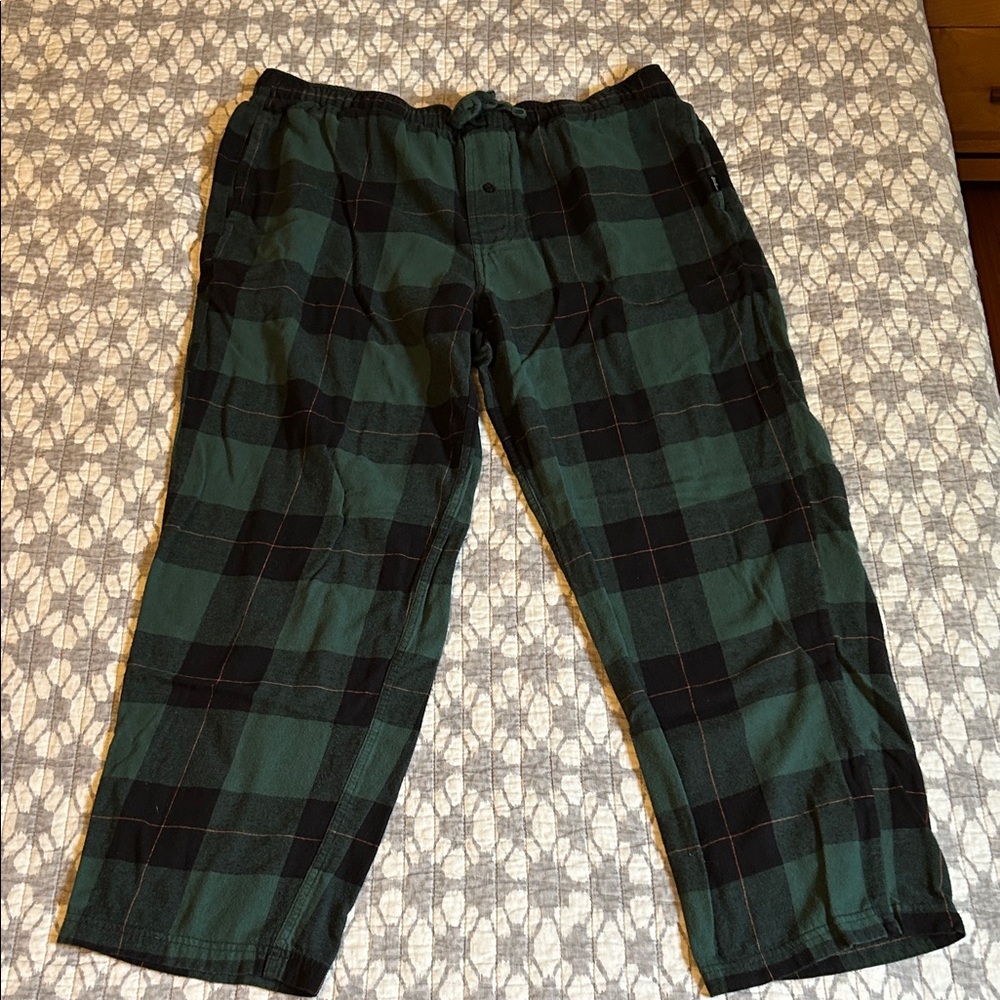 Eddie Bauer Men's Green and Black Plaid Pajama Pants